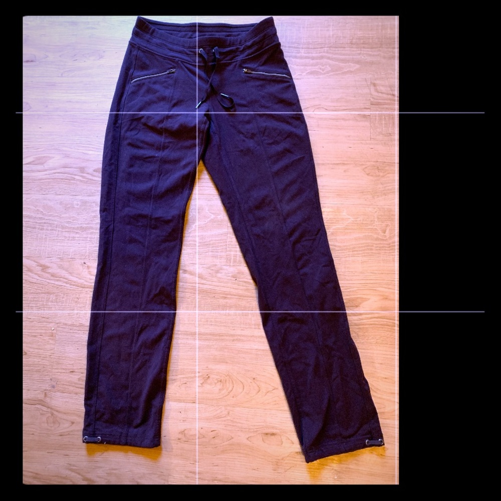 Athleta stretchy casual pants w zippered pockets